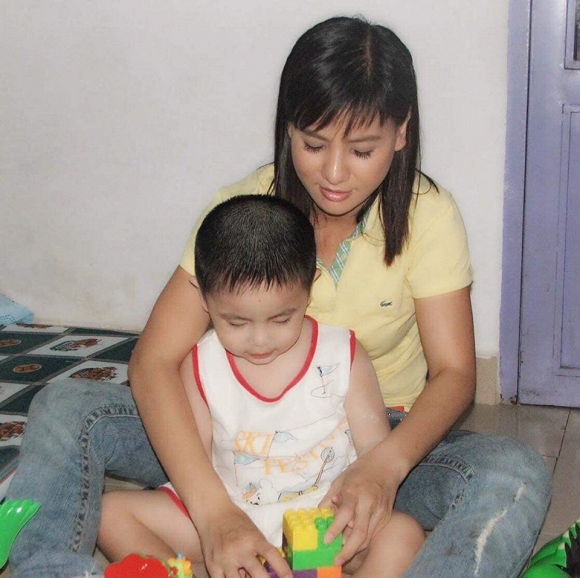 Khoe ảnh con trai nhưng nhan sắc thời trẻ của Cát Phượng mới là điều khiến dân mạng chú ý nhiều nhất.