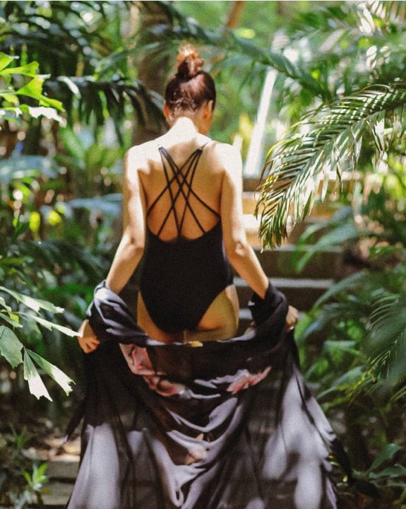 Nhìn hình ảnh này, siêu mẫu nhận nhiều lời khen ngợi vì quá quyến rũ và gợi cảm.