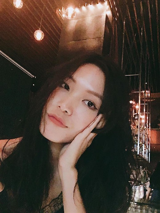 9-nam-sau-dang-quang-hoa-hau-thuy-dung-gio-ra-sao-b9f9be