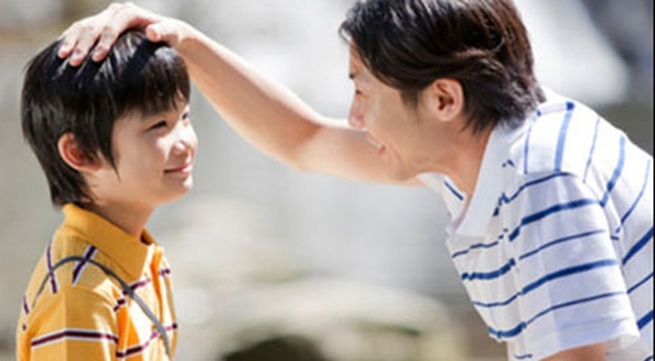 Cha mẹ cần tán dương khi trẻ làm đúng