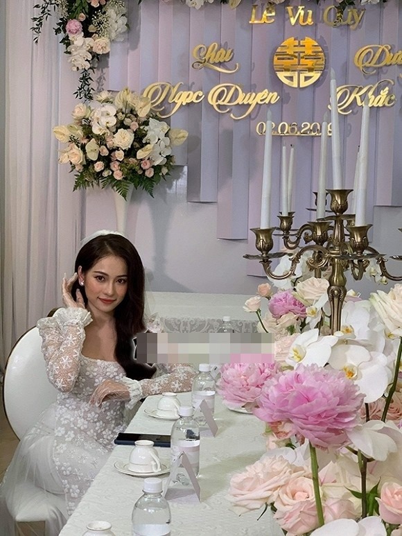 Sara Lưu diện áo dài cưới cách điệu xuất hiện như công chúa.  