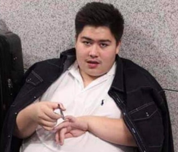 Anh chàng có thân hình khá mũm mĩm.