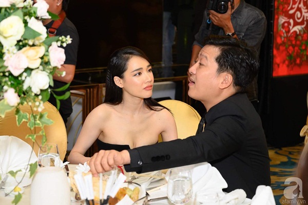 Nhã Phương và Trường Giang xuất hiện trong một sự kiện.    