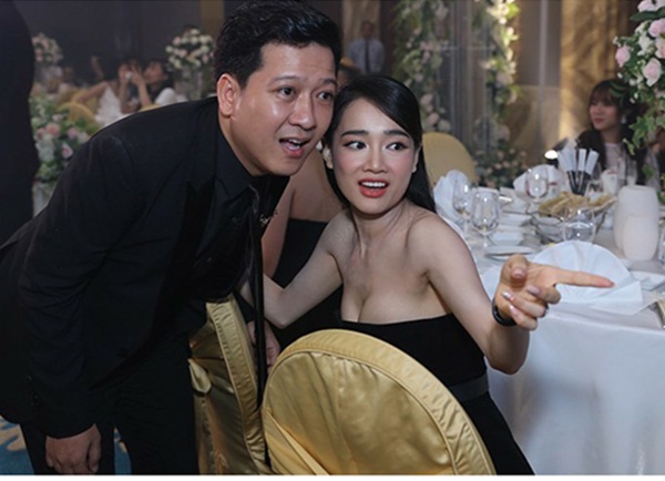 Nhã Phương khoe vòng một quyến rũ khác hẳn trước đây.