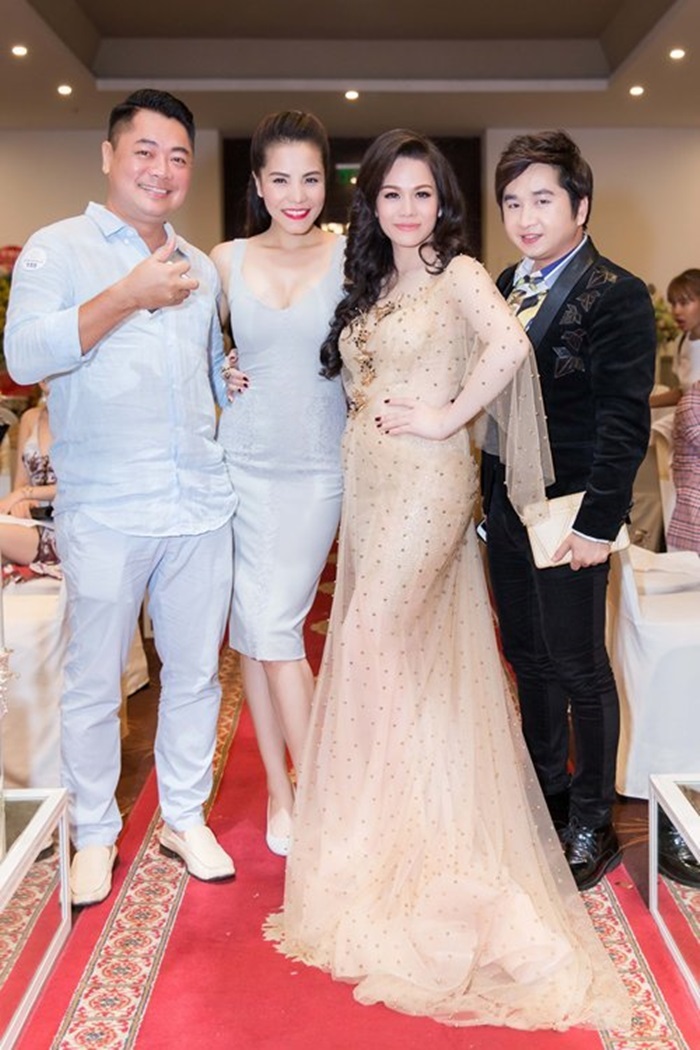 Về phía Nhật Kim Anh, cô hiếm khi khoe tài sản nhưng khán giả đều hiểu cô giàu nhờ kinh doanh chứ không chỉ nhờ ca hát, đóng phim. Nhật Kim Anh hiện đang là bà chủ của 2 công ty mỹ phẩm. Một công ty được mở vào cuối năm 2017 tại quận 4, TP. HCM.  