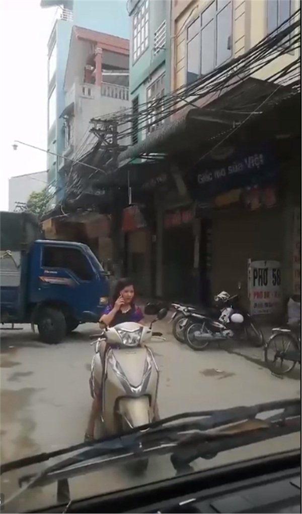 Hành động của người này khiến dân mạng phẫn nộ.