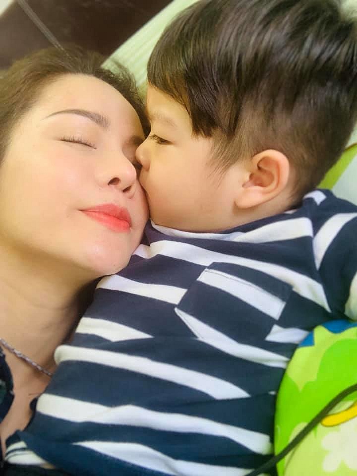 Nhật Kim Anh rất nhớ con trai khi cô và con sống xa nhau.