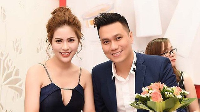 Ít giờ trước, cặp đôi đồng loạt cập nhật trạng thái quan hệ trên trang cá nhân. Nếu Hương Trần thay đổi từ “Đang trong một mối quan hệ” sang “Độc thân” thì Việt Anh thay đổi từ “Không có quan hệ nào được biểu hiện” sang “Độc thân”. Việc cả hai tuyên bố độc thân trên mạng xã hội khiến khán giả thực sự hoang mang.