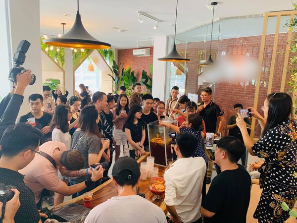 Sự có mặt của bà Tân Vlog đã gây được rất nhiều sự chú ý của dân mạng.