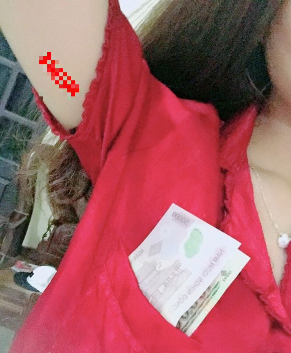 Hành động của cô gái gây tranh cãi.
