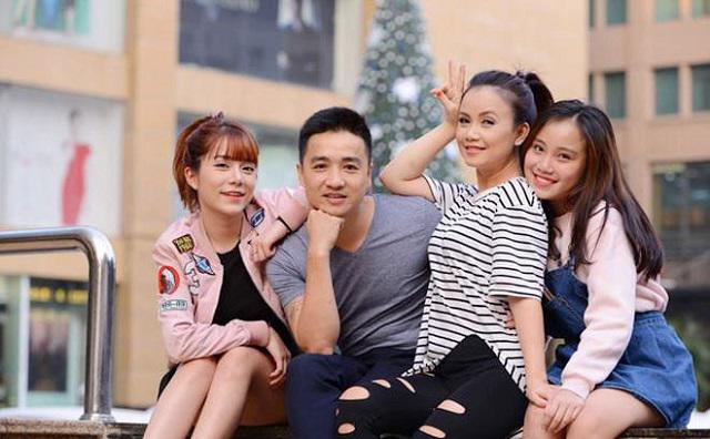 Nữ diễn viên hiện tại vô cùng hạnh phúc trong tình yêu với người chồng thứ 4 kém tuổi cùng 3 con, 2 cô con gái đầu vô cùng xinh đẹp. 