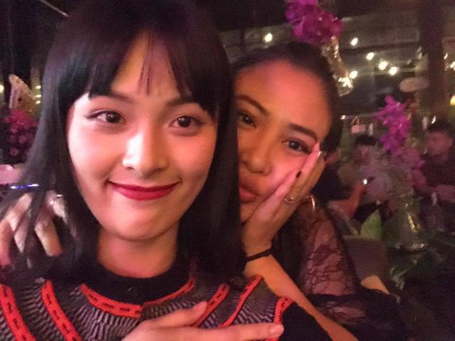 Thời gian qua, nhan sắc của Hạ Vi luôn gây tranh cãi. Nhiều cư dân mạng cho rằng Hạ Vi ngày càng gầy gò, xuống sắc. Cô không còn vẻ đẹp 