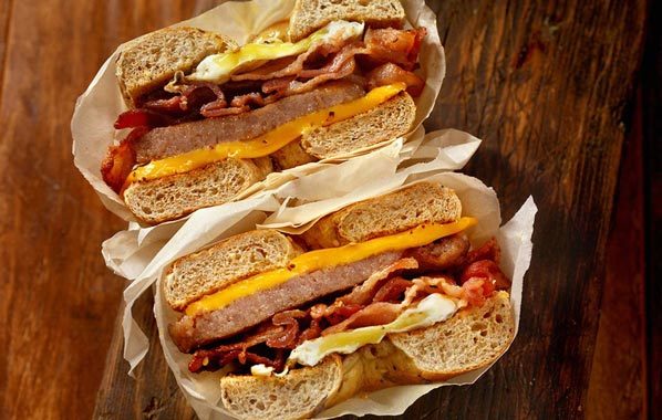 Bánh mì kẹp không cho trẻ ăn dễ béo phì