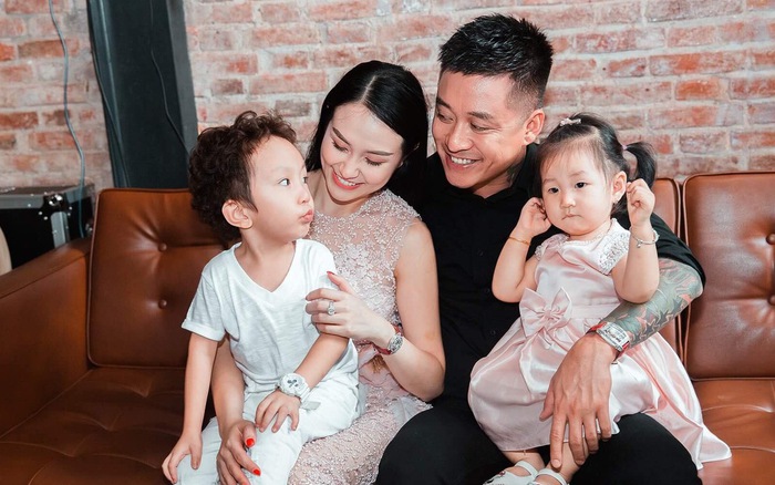 Gia đình hạnh phúc của Tuấn Hưng.    
