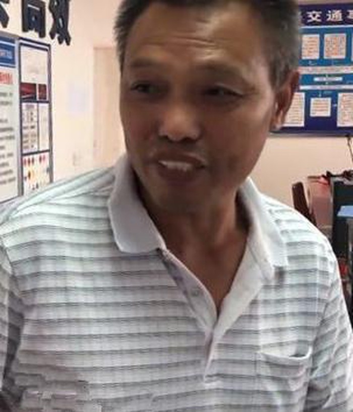Người bố vợ bị con rể bỏ rơi trên đường cao tốc.