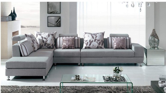 Không đặt sofa thẳng cửa chính