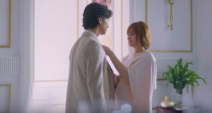 Gương mặt có phần hơi biến dạng, nhiều người tỏ ra tiếc nuối cho nhan sắc một thời của cô.    