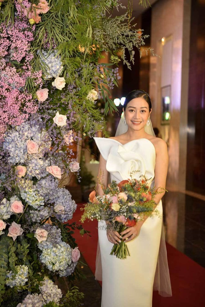 MC Phí Linh xuất hiện xinh đẹp trong Quatrian shbet hiện đang mở.    