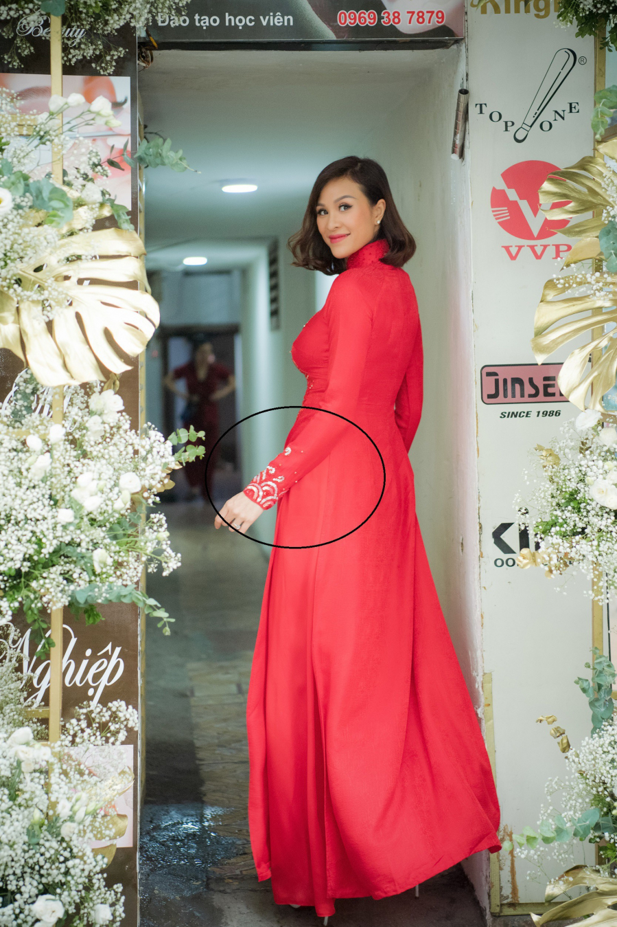 Hình ảnh được chụp từ góc nghiêng có thể thấy vòng hai của Phương Mai lớn hơn bình thường rất nhiều.