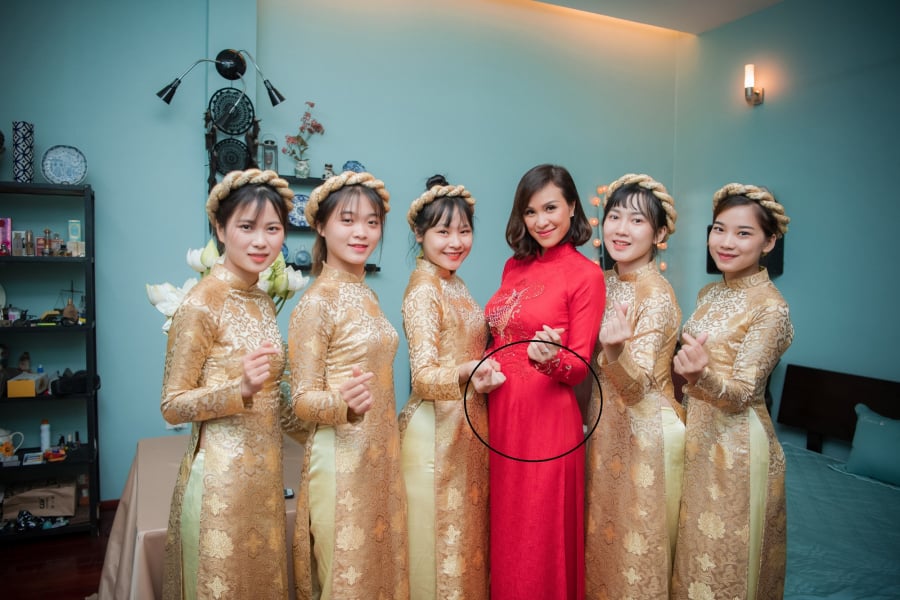 Ở một số khoảnh khắc khác, người đẹp cũng khiến khán giả phải đổ dồn sự chú ý tới vòng hai.    