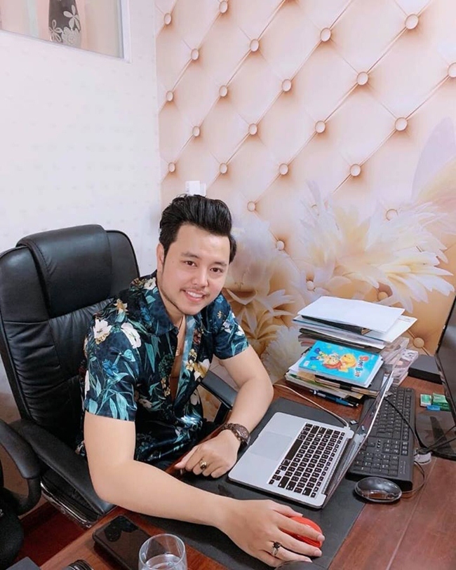 Hoàng Việt cho biết, làm người mẫu chỉ là đam mê chứ không kiếm ra tiền. Công việc kinh doanh, môi giới nhà đất mới thực sự mang đến tiền bạc, Shbet16 chơi game trực tuyến cho anh.  