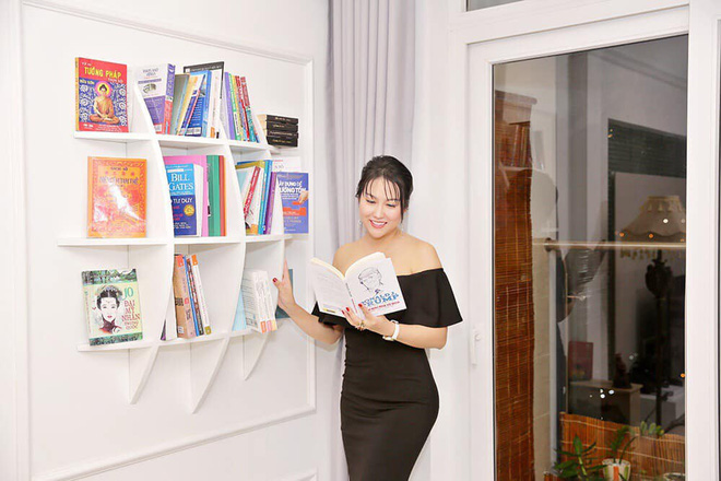 Trước khi đổ vỡ hôn nhân thứ hai, cô từng kết hôn với 1 người Pháp tên Thierry Blanc, chia tay khoảng cuối năm 2011. Nhờ số tiền mà người chồng đầu chia cho, cô kinh doanh và giàu lên nhanh chóng...    