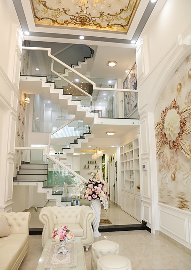 Vũ Hoàng Việt tiết lộ, tổng chi phí đầu tư mua đất, xây nhà và sắm nội thất cho căn nhà phố này là gần 10 tỷ đồng.  