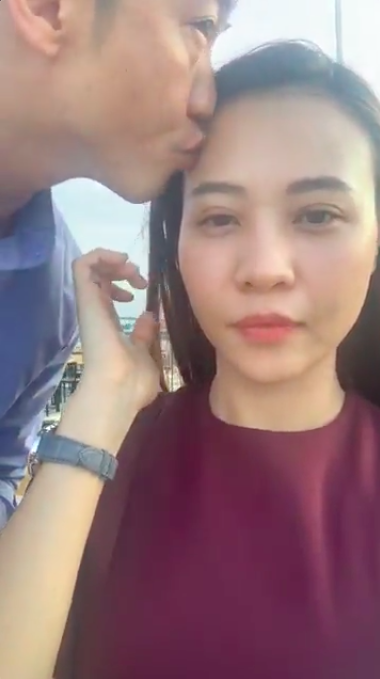 Dù đang livestream, 