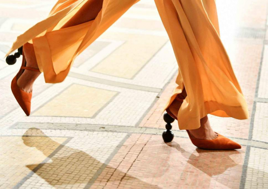 1560618620-393-jacquemus-aw18-heels-1560483415-width968height681