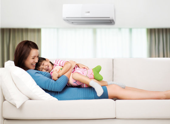 Cho trẻ nằm điều hòa nên điều chỉnh nhiệt độ