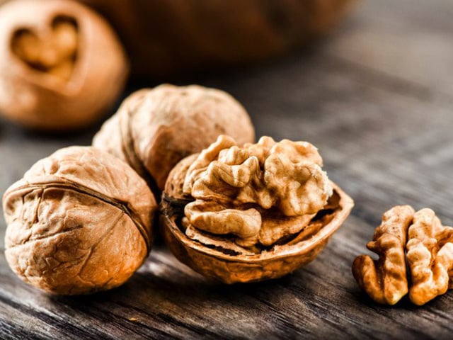 Hạt óc chó giúp trẻ thông minh