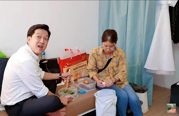 Sau khoảng 1 năm cưới Nhã Phương, Trường Giang dường như đang có dấu hiệu ngày càng phát tướng khiến anh phải ngay lập tức ăn kiêng để kìm hãm cân nặng. Nhiều người đùa rằng, đây chính là 