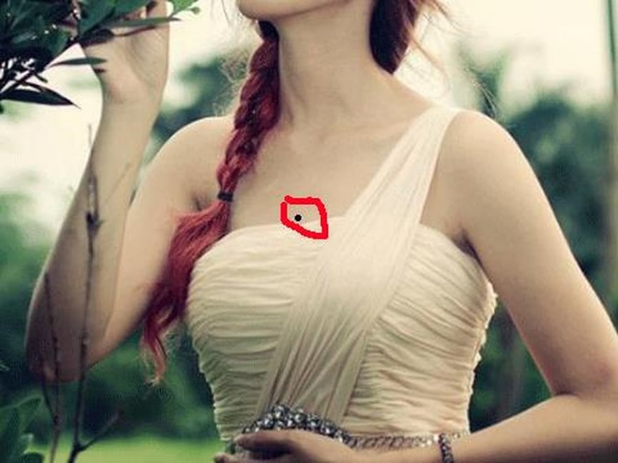 Nốt ruồi ở trên ngực phú quý