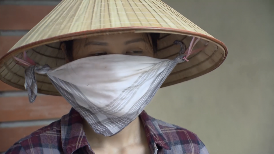 Cô bán hoa bị Thư xúc phạm trước cửa nhà