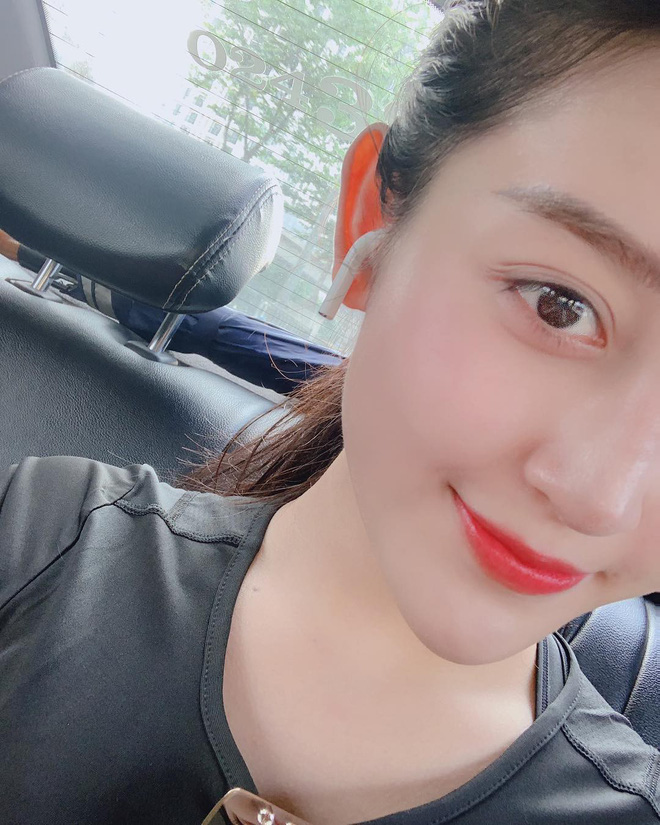 Làn da căng bóng không tì vết của Á hậu Huyền My