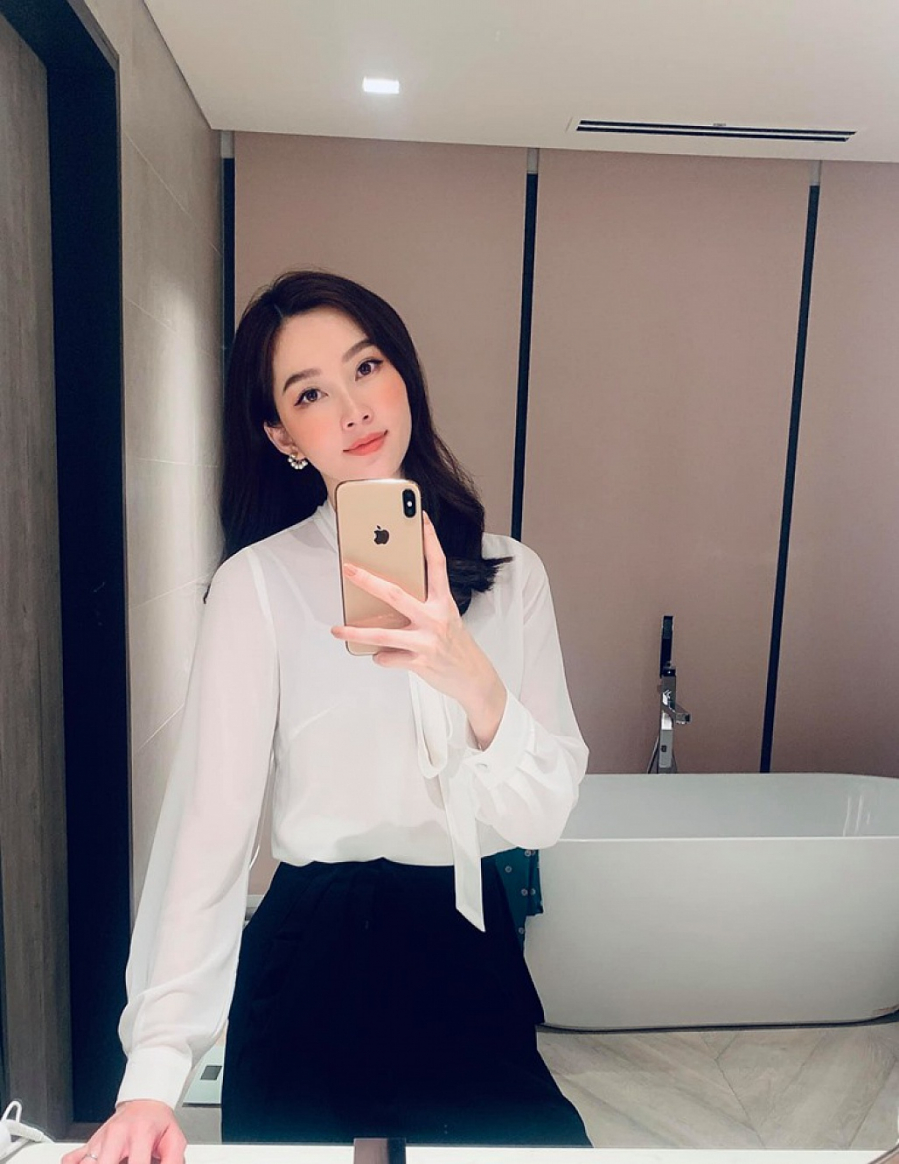 Khán giả ngưỡng mộ nhan sắc 