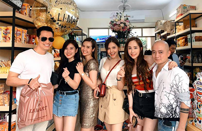 Việt Anh và Quỳnh Nga chơi chung trong một nhóm bạn có nhiều diễn viên nổi tiếng như Phương Anh, Huyền Lizzie, Thu Hoài...    