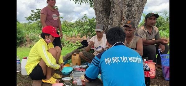 loat-anh-xuong-ruong-voi-ngon-chan-xung-mu-cua-hhen-nie-tiep-tuc-7f8739