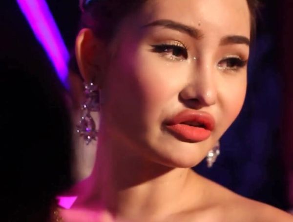 Phụ nữ miệng rộng môi cá trê hay đơm đặt