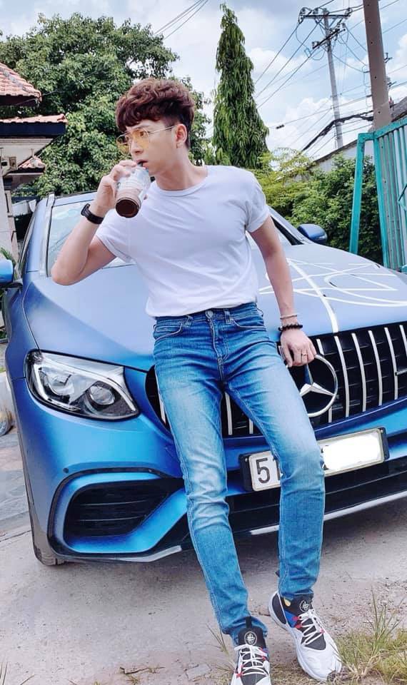 Chỉ vì bị chê bụng mỡ xấp xỉ Trấn Thành, Ngô Kiến Huy đã nỗ lực tập luyện để 