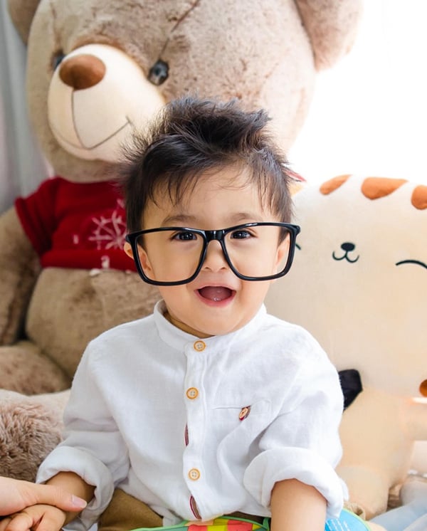 Nụ cười rạng rỡ của bé Nanda trong lần đầu tiên được mẹ công khai.  