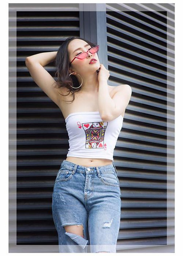 Cô kết hôn với người mẫu Doãn Tuấn vào năm 2014 nhưng mới đây, nữ diễn viên bất ngờ xác nhận thông tin cả hai đã ly hôn.