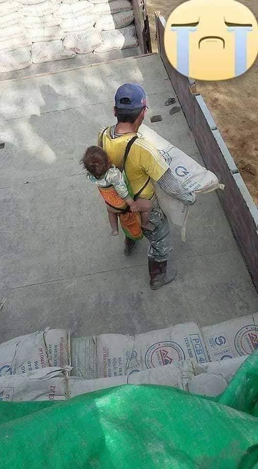 Nhìn khoảnh khắc này mà ai cũng chạnh lòng.