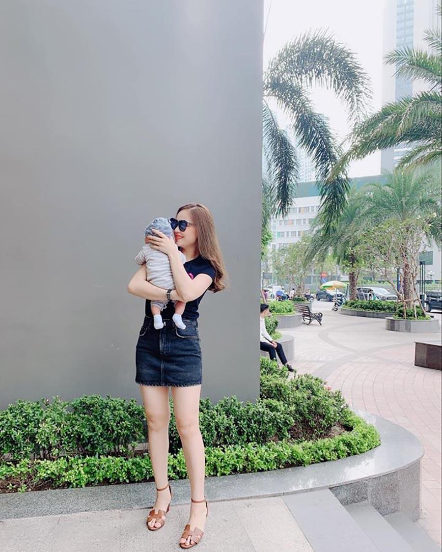Giang Hồng Ngọc lần đầu khoe con