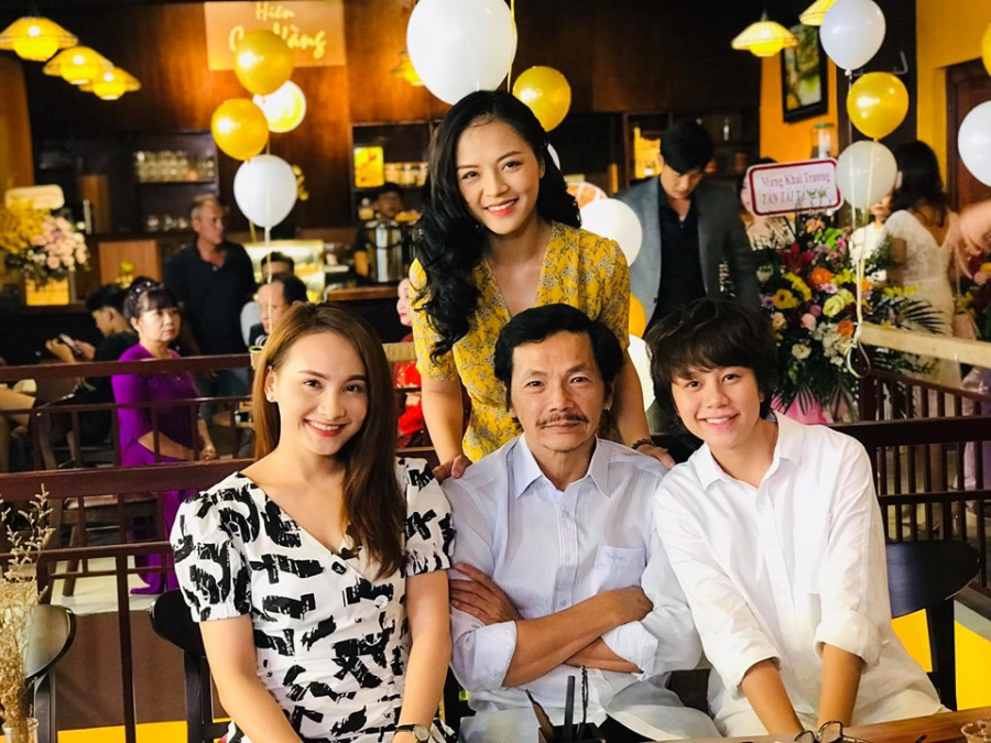 Ngoài dành tặng mẹ, cô 