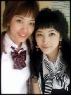 Hình ảnh Hari Won chụp cùng em gái năm cô 20 tuổi