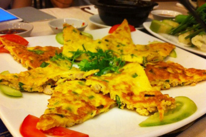 Không nên rán trứng chín kỹ quá