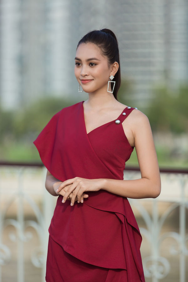 Khi đọc được ý kiến cho rằng Tiểu Vy không đủ độ thuyết phục vì “hỉ mũi chưa sạch”, người đẹp Quảng Nam thẳng thắn đáp trả: “Xin lỗi, đây chưa từng dạy ai và chưa từng bắt ai nghe theo nhé“.