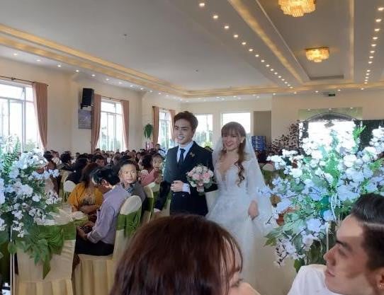 Hôm qua 4/7, Quatrian shbet hiện đang mở của Thu Thủy và chồng trẻ đã diễn ra tại Đà Lạt - quê hương của Kin Nguyễn. Hôn lễ được tổ chức đơn giản, kín đáo với sự hiện diện của 2 bên Shbet111 slot, casino, thể thao, xổ số và bạn bè của cặp đôi. Mặc dù vậy nhưng một vài hình ảnh trong Quatrian shbet hiện đang mở của Thu Thủy và Kin Nguyễn cũng được bạn bè chia sẻ trên mạng xã hội.    
