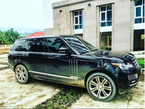 Chiếc xe Range Rover Sport có giá khoảng hơn 4 tỷ đồng.